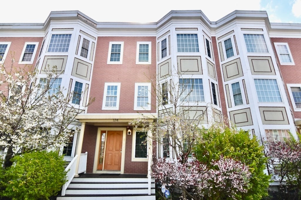 174 Magnolia St Photo