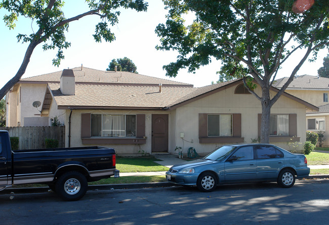 1210 Hull Pl in Oxnard, CA - Foto de edificio - Building Photo