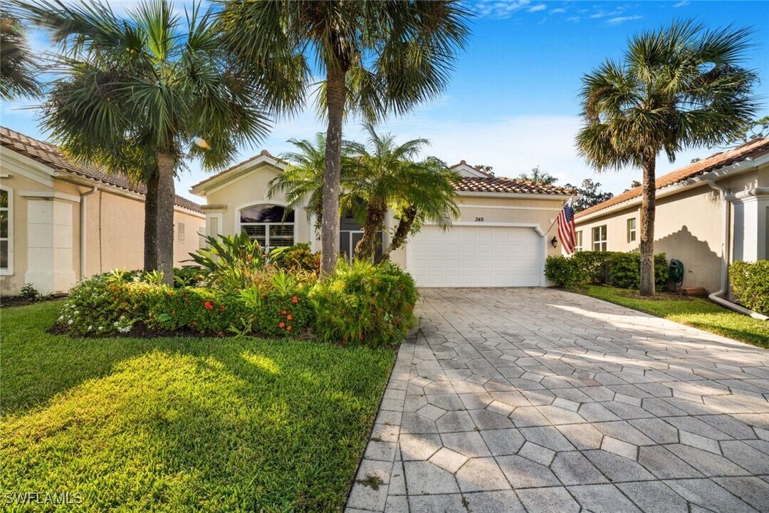 349 Harvard Ln in Naples, FL - Foto de edificio