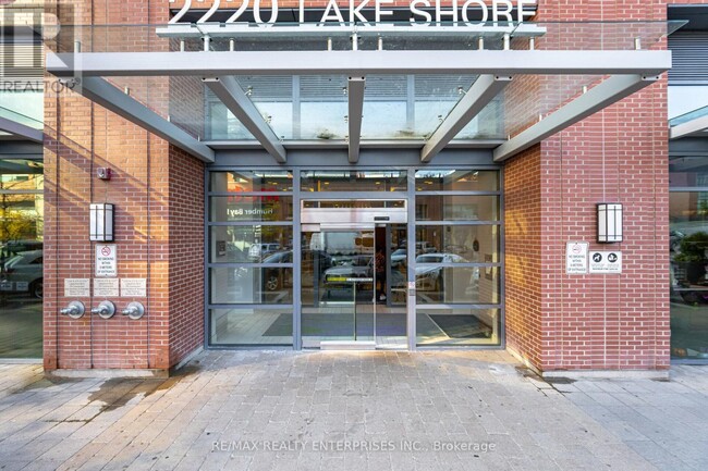 2220-2220 Lake Shore Blvd W in Toronto, ON - Building Photo - Building Photo