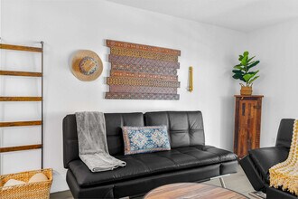 1 SE 12th St in Miami, FL - Building Photo - Building Photo