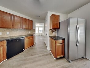 16843 Blackberry Lily Ln in Conroe, TX - Foto de edificio - Building Photo