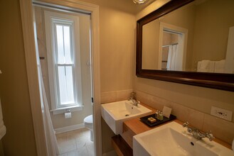 3238 N Hoyne Ave, Unit #2 in Chicago, IL - Building Photo - Building Photo