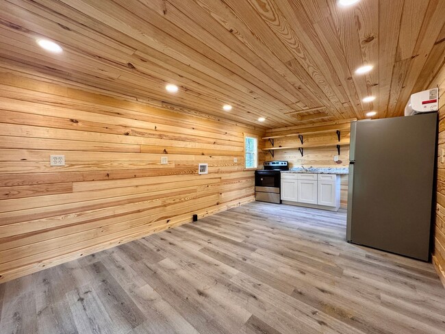 55 Camp Tahkodah Rd in Batesville, AR - Building Photo - Building Photo