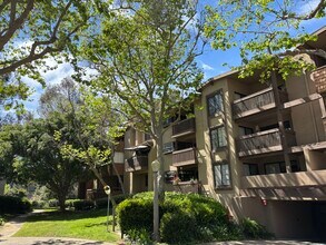 8860 Villa La Jolla Dr in San Diego, CA - Building Photo - Building Photo