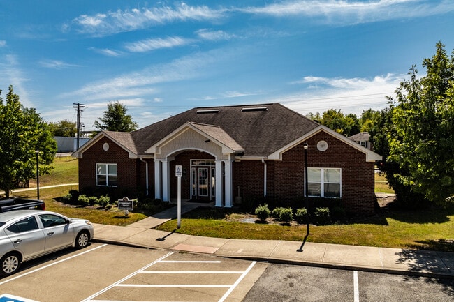 Beasley Pointe Apartments in Dickson, TN - Building Photo - Building Photo