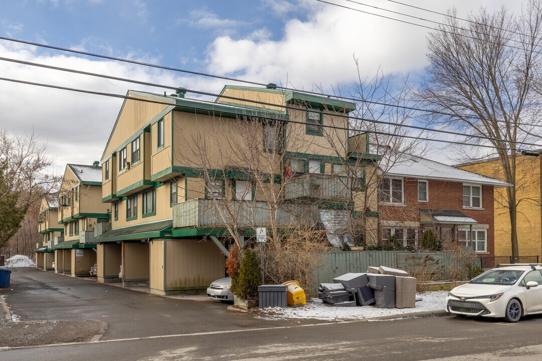 Presland Mews in Ottawa, ON - Building Photo