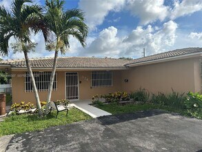 326 E 34th St in Hialeah, FL - Building Photo - Building Photo