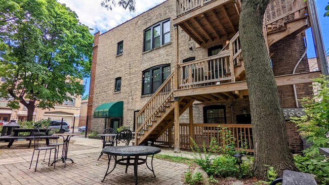 4011 N Avers Ave, Unit 1 in Chicago, IL - Foto de edificio - Building Photo