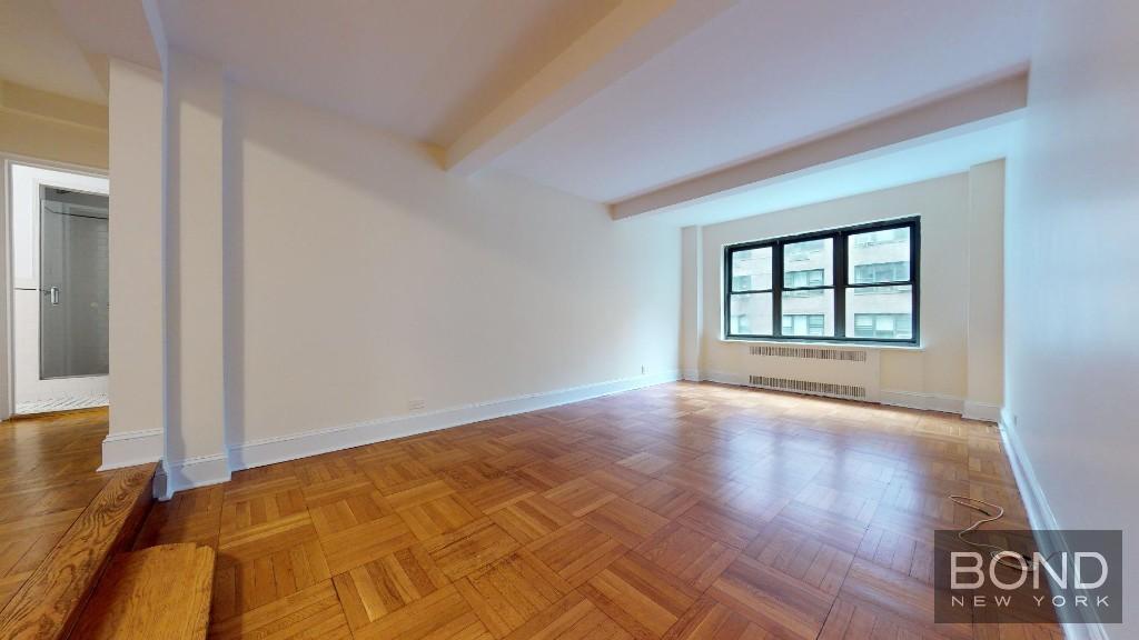 141 E 56th St in New York, NY - Building Photo
