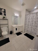 231 Lorhan Dr in Piscataway, NJ - Building Photo - Building Photo