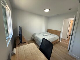 664 Carefree Dr, Unit 1 in San Diego, CA - Building Photo