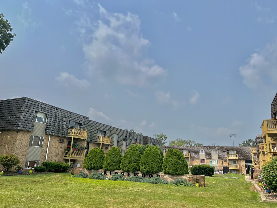 Ridgewood Apartments in Mineral Ridge, OH - Foto de edificio