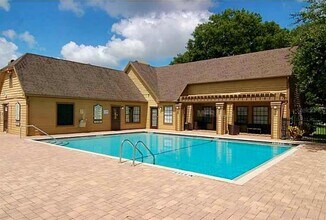 390 Woodside Dr in Altamonte Springs, FL - Building Photo - Building Photo