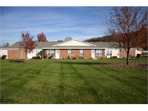 Village Green Apartments in Crooksville, OH - Foto de edificio