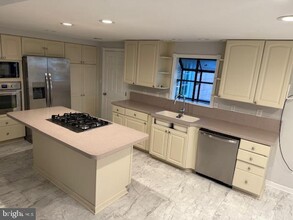 29402 Howell Point Rd in Trappe, MD - Building Photo - Building Photo