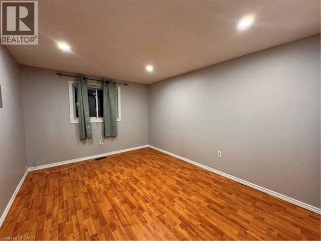 133 Sekura Crescent in Cambridge, ON - Building Photo - Building Photo