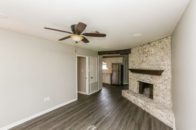 329 Lionel Rd in Pearl, MS - Foto de edificio - Building Photo