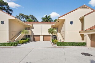 107 Waterview Dr in Palm Beach Gardens, FL - Building Photo
