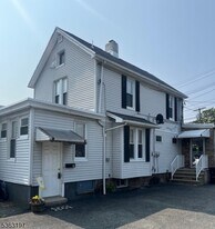 114 E Main St in Little Falls, NJ - Building Photo