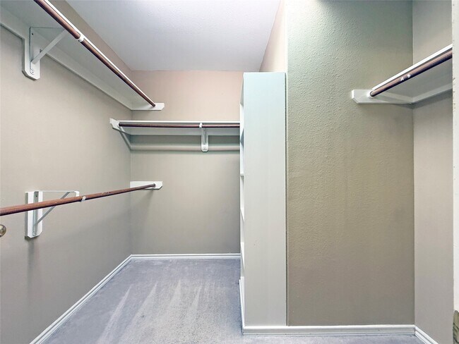 property at 63 Ledgestone Pl