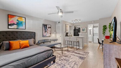 6816 1/2 Great Northern Blvd in Austin, TX - Building Photo - Building Photo