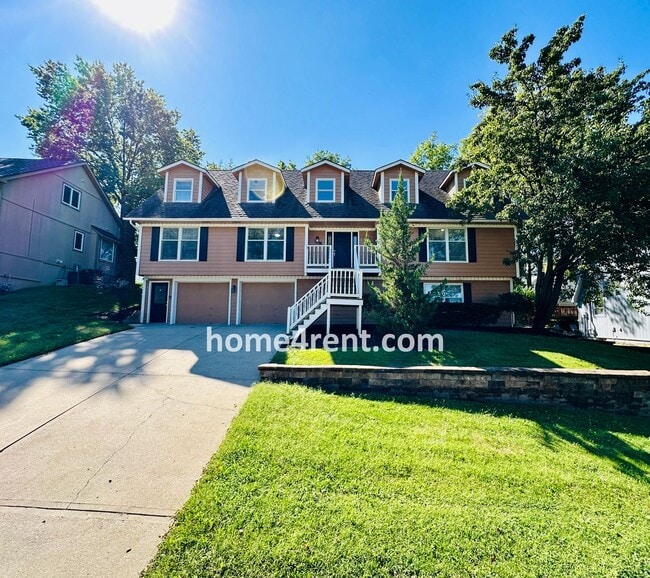 property at 113 NW Hackberry St