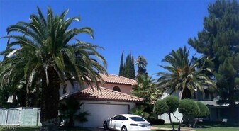 2909 Crystal Bay Dr in Las Vegas, NV - Building Photo