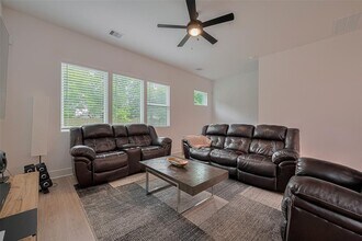 1111 Bruno Pl in Houston, TX - Building Photo - Building Photo