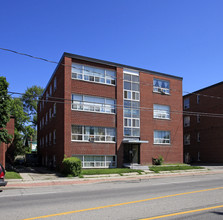 2920 St Clair Ave E in Toronto, ON - Building Photo - Primary Photo