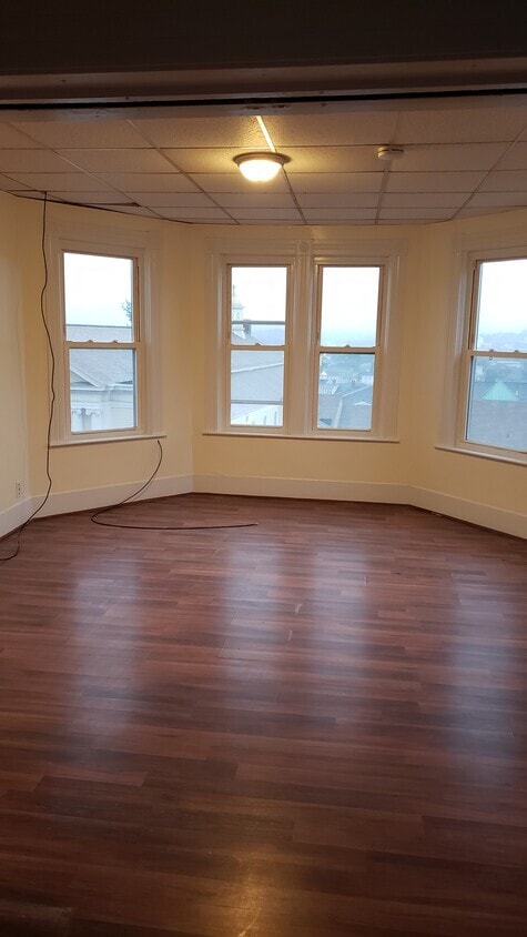 37 Vernon St, Unit 2 in Worcester, MA - Foto de edificio - Building Photo