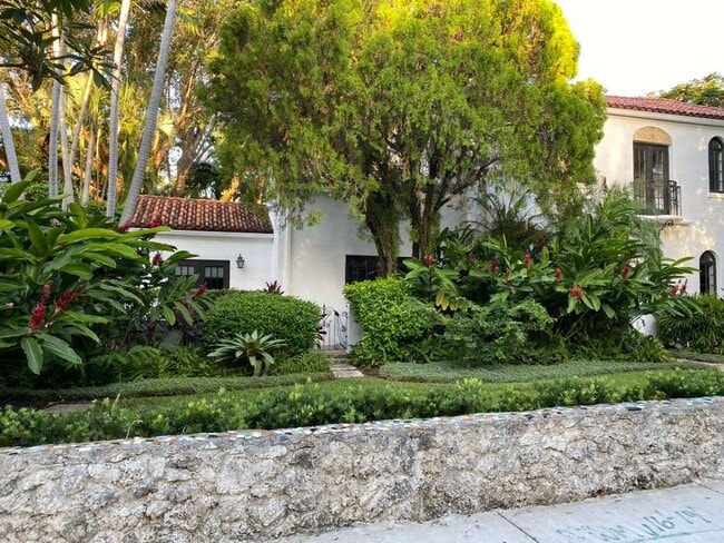 2839 SW 25th Ter in Miami, FL - Building Photo - Building Photo