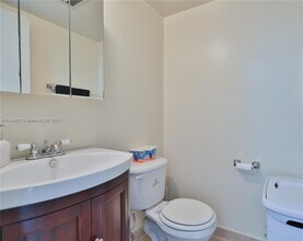 7755 SW 86th St in Miami, FL - Foto de edificio - Building Photo