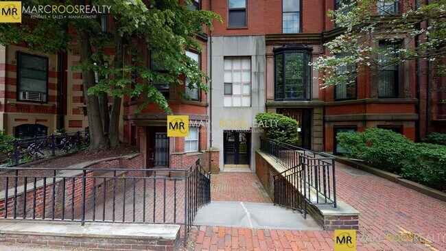 204 Beacon St, Unit 6 in Boston, MA - Foto de edificio - Building Photo