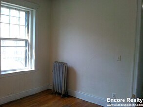 317 Allston St in Boston, MA - Foto de edificio - Building Photo