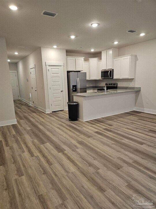 9460 Nature Crk Ln in Bellview, FL - Building Photo