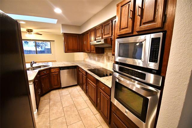 2366 Hill N Dale Dr in Irving, TX - Building Photo - Building Photo