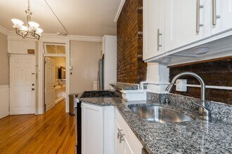 167 Christopher Columbus Dr in Jersey City, NJ - Building Photo - Building Photo