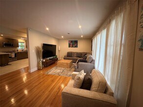 48 Martin Dr in Poughkeepsie, NY - Building Photo - Building Photo