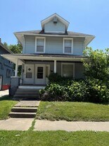 224 W Allen St in Springfield, IL - Building Photo
