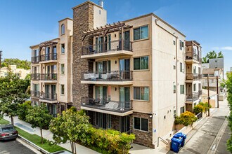 4354 Teesdale Ave in Studio City, CA - Building Photo - Building Photo