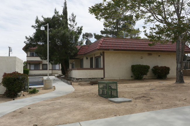 7441 Cherokee Trl in Yucca Valley, CA - Building Photo - Building Photo