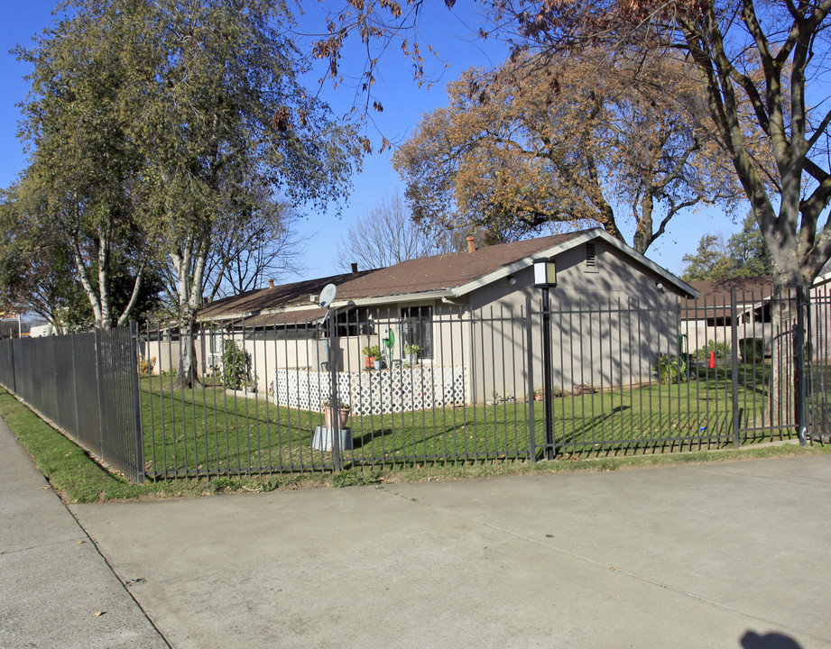 Mendocino Plaza in Sacramento, CA - Building Photo