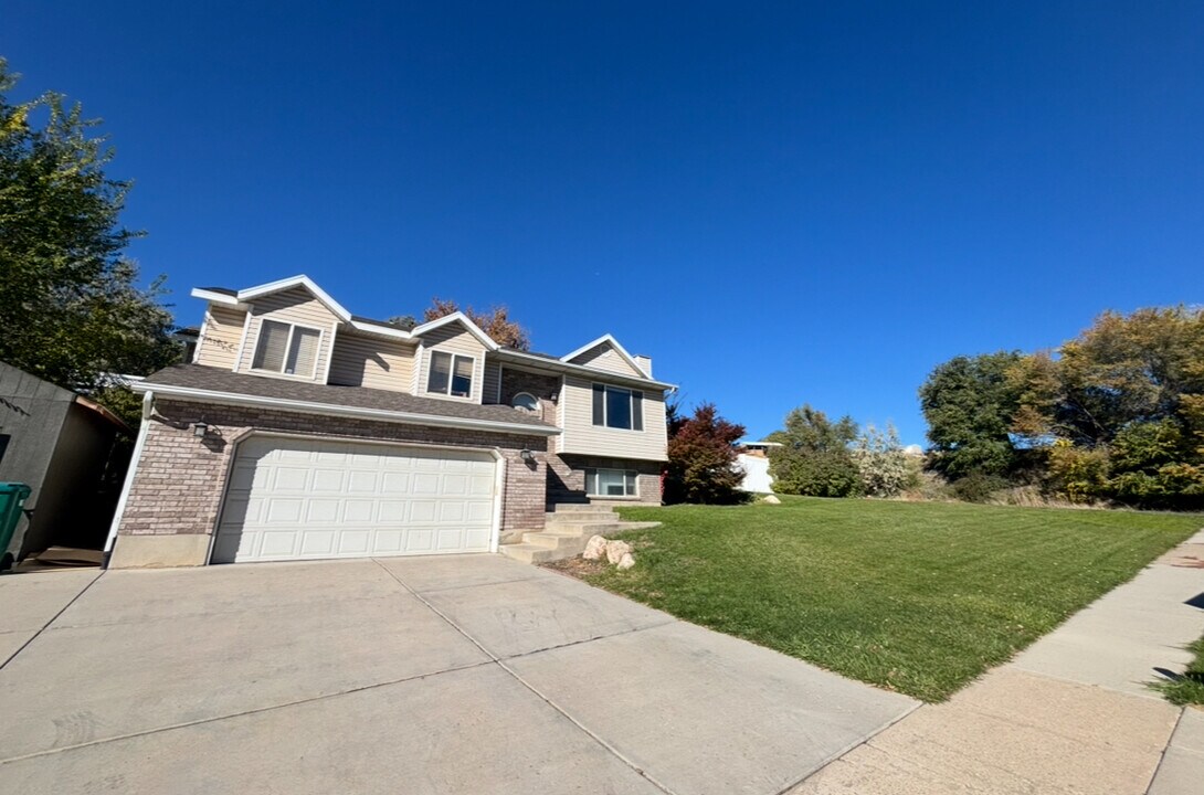 1997 N 1250 E in Layton, UT - Building Photo