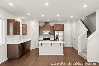 8277 Apricot Ln in Hillsboro, OR - Building Photo - Building Photo