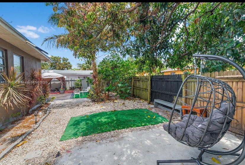 280 NE 165th St in Miami, FL - Building Photo