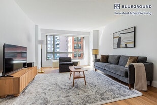 501 E 87th St in New York, NY - Building Photo