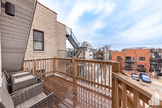 1057 W Cornelia Ave, Unit 2 in Chicago, IL - Building Photo - Building Photo