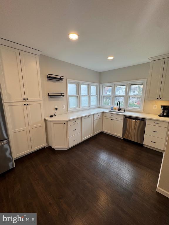 property at 122 S Haviland Ave