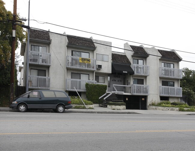 12413 Oxnard St in North Hollywood, CA - Foto de edificio - Building Photo